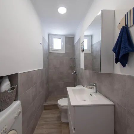 Apartment Up The Stairs Renovated With Sea View Poros Town