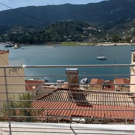 Apartment Up The Stairs Renovated With Sea View *