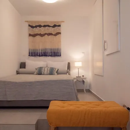 Apartment Up The Stairs Renovated With Sea View