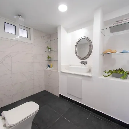 Apartment Up The Stairs Renovated With Sea View Poros Town
