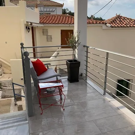 Up The Stairs Renovated With Sea View Apartment Poros Town